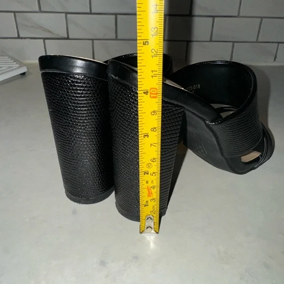 Shu shop black heels - Picture 6 of 6